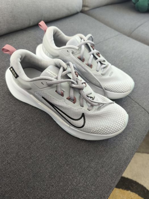 Маратонки NIKE 36,5