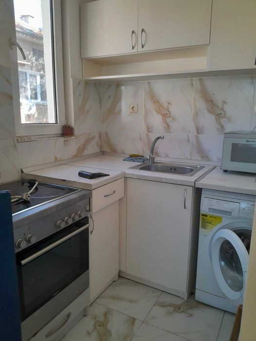 Под наем 2 стаи с бокс до V-то основно у-ще