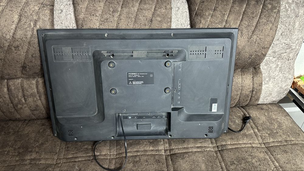 Rosso markasiga mansub, model raqami LHD32D51TS bo’lgan 32 dyumli LCD