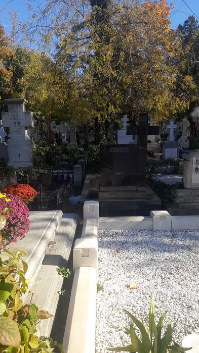 Loc veci Sfânta Vineri | Poziție premium, marmură neagră, 35.000 lei