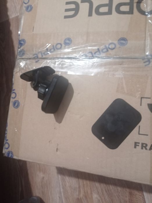 Продам держатель для телефона на магните в машине