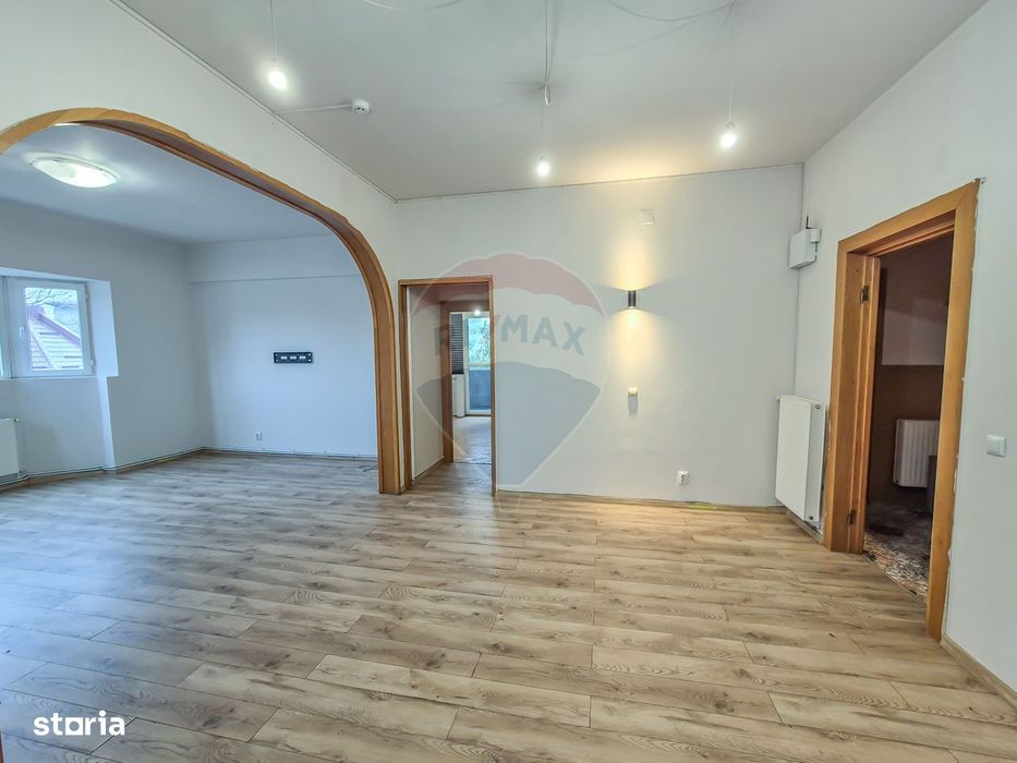 Apartament cu 4 camere de inchiriat, situat in zona Armenesca