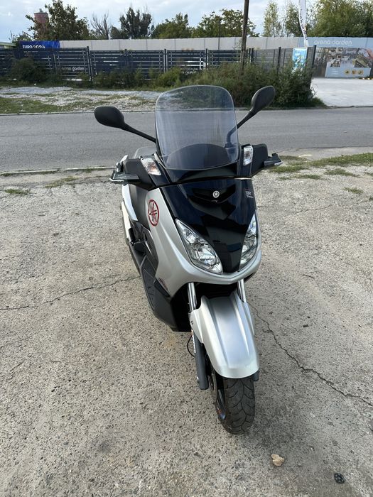 Yamaha X Max   Se poate conduce si cu categoria B
