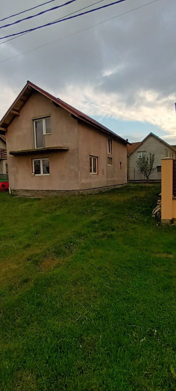 Proprietar vând casa în Haieu