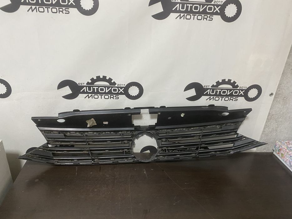 Grila radiator Vw Passat B8 nonfacelift