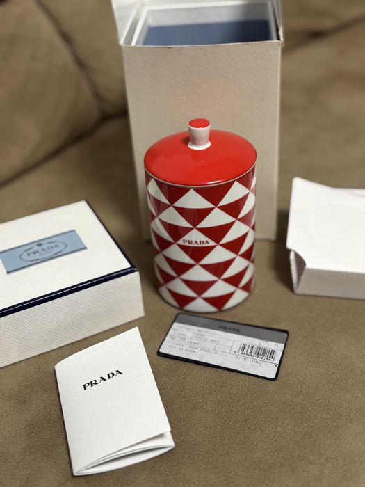 Lumânare parfumată Prada (Cadoul ideal)