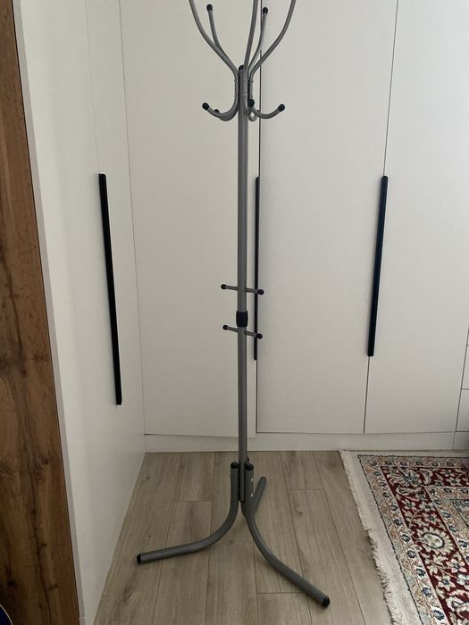 Вешалка продается  , в отличүом состоянии