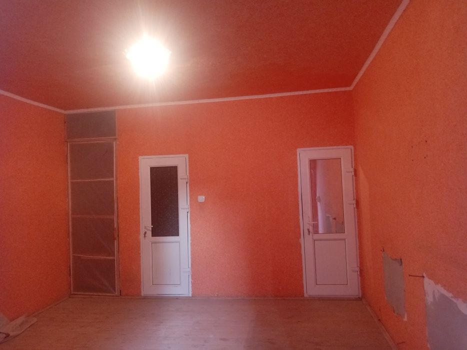 Noturar bino sotiladi