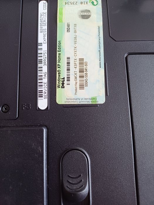 Стар работещ Лаптоп DEEL inspiron 9100