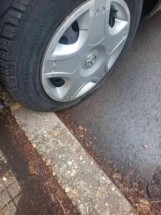 Джанти тойота ярис 14С с гуми