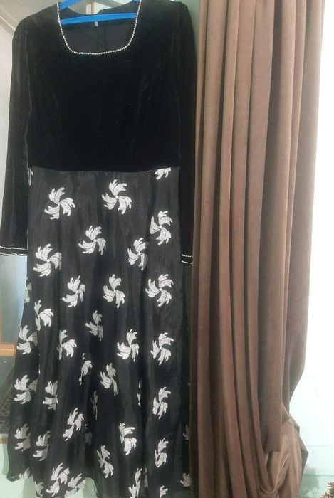 продаются женский платье разний