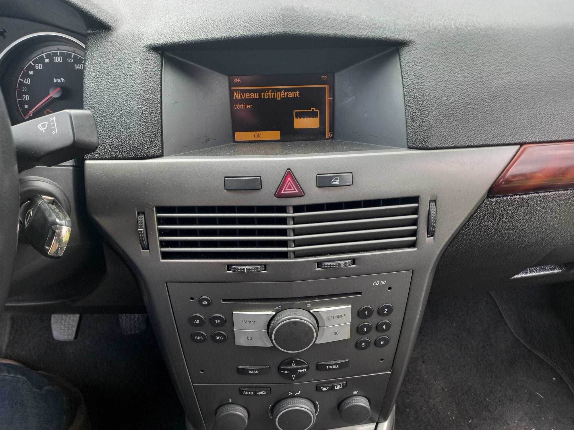 Cd player original CD30 display consola centrala Opel Astra H Zafira B