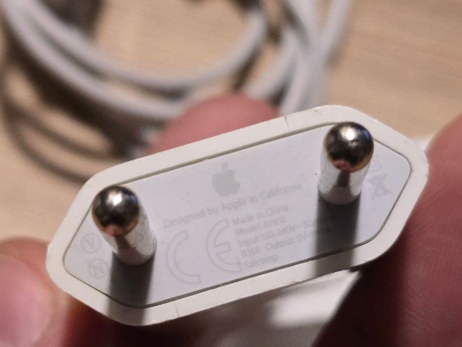 Dock original Apple cu cablu si incarcator pt iPhone si iPod, ca noi