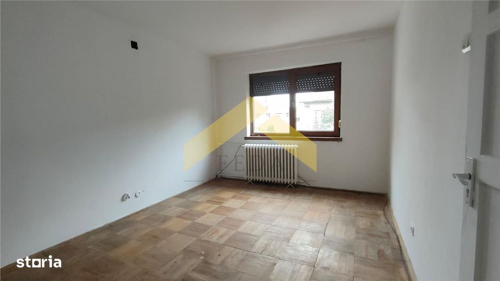Apartament 2 camere de vanzare zona Boul Rosu