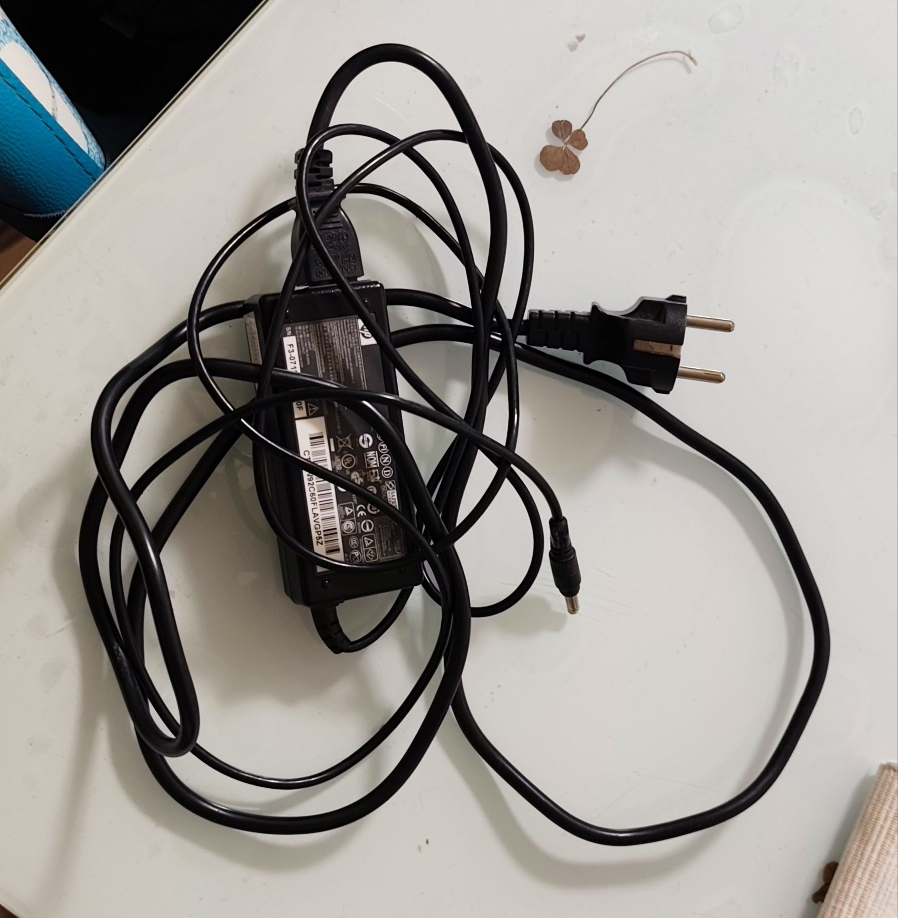 Продавам лаптоп HP 530