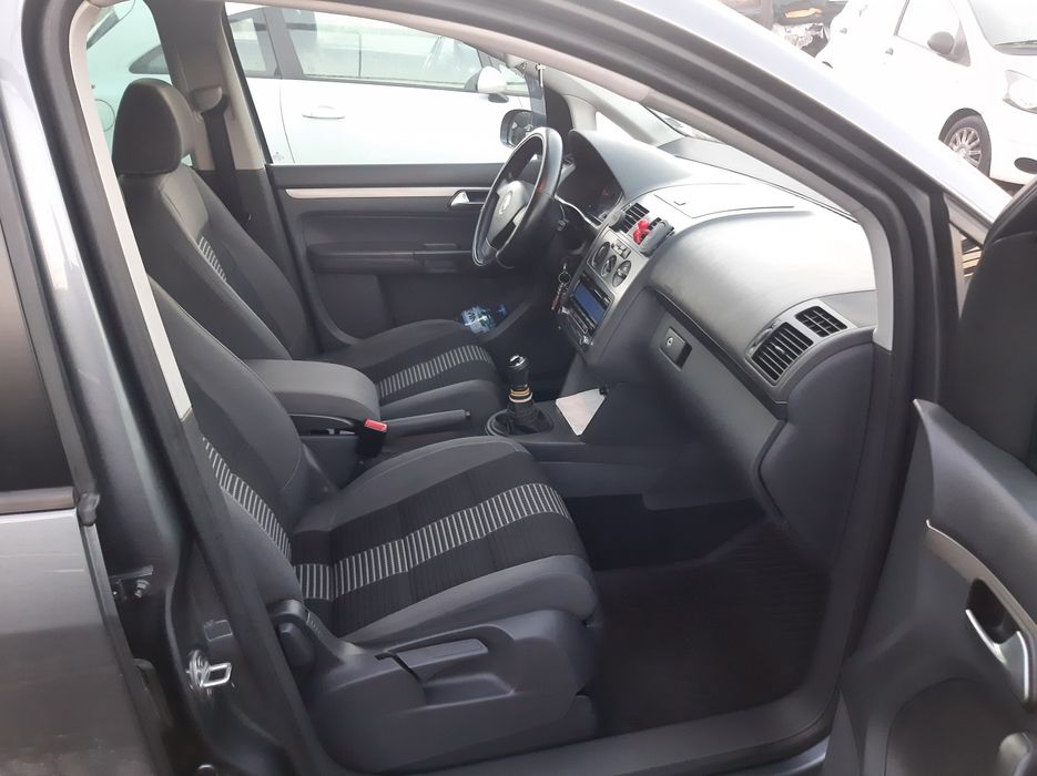 VW TOURAN 1.9 TDI-105к.с.-6 скорости  7- МЕСТЕН