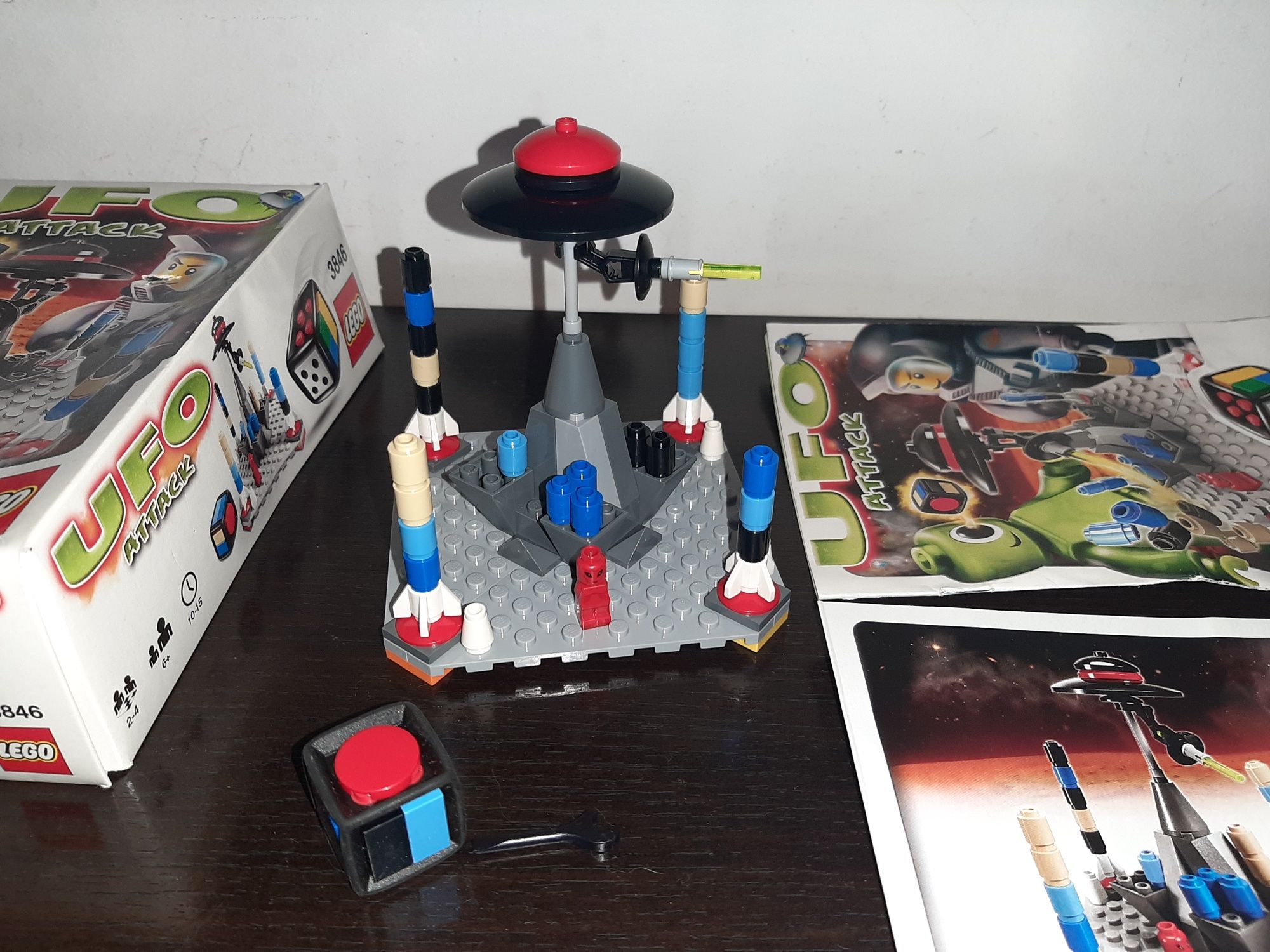 Lego colectie Ufo Attack 3846 din 2010