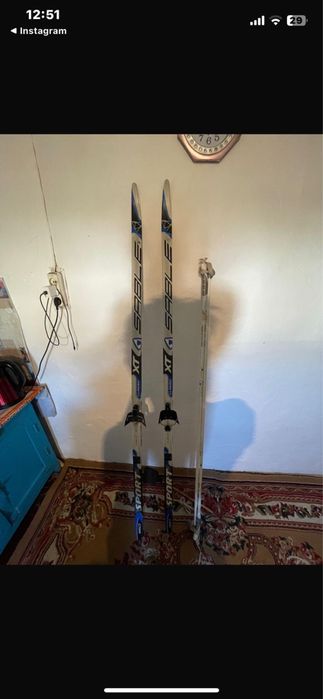 На продаже лыжы!