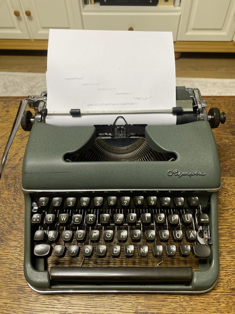 Mașina de scris portabilă Olympia SM3