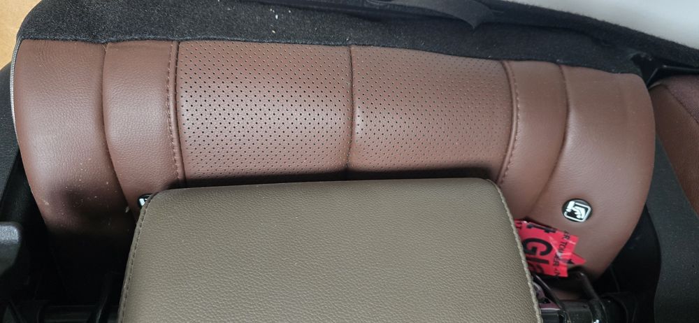 Bancheta Hyundai Santa Fe dupa 2020 -Piele perforată Maro/Incalzire