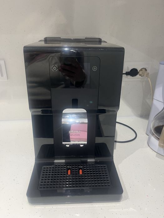 Cafetiera care macina