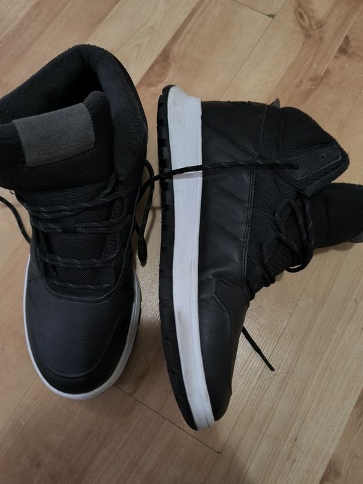 Мъжки кецове "Адидас"