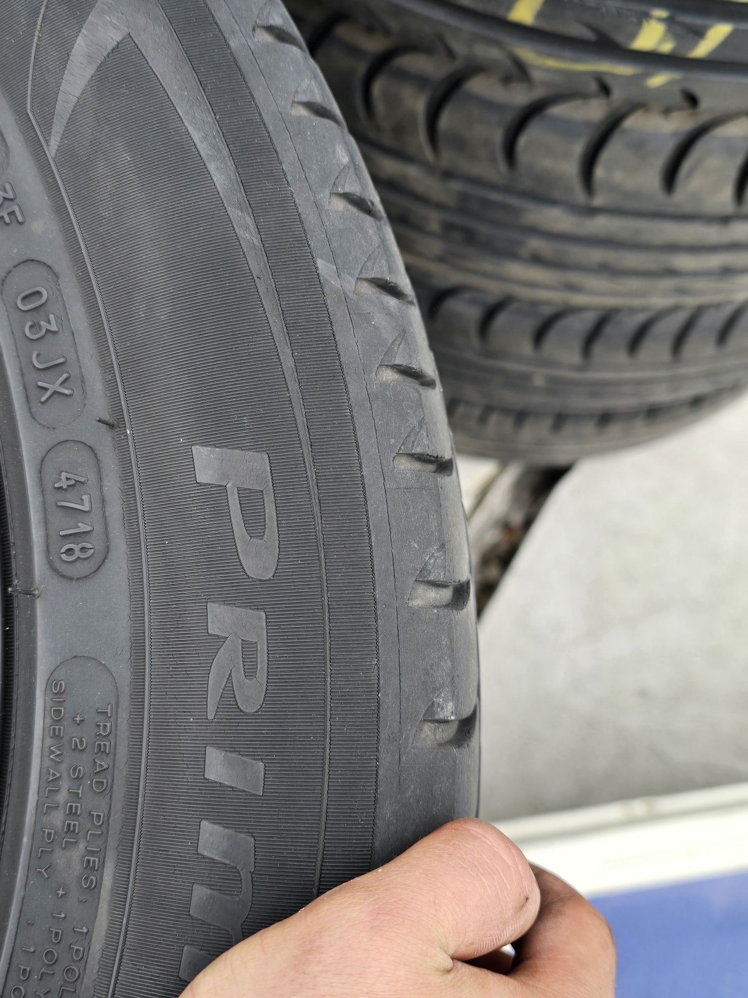 4 Броя 215/55/17 Michelin 2x5,5mm 2x5,2mm