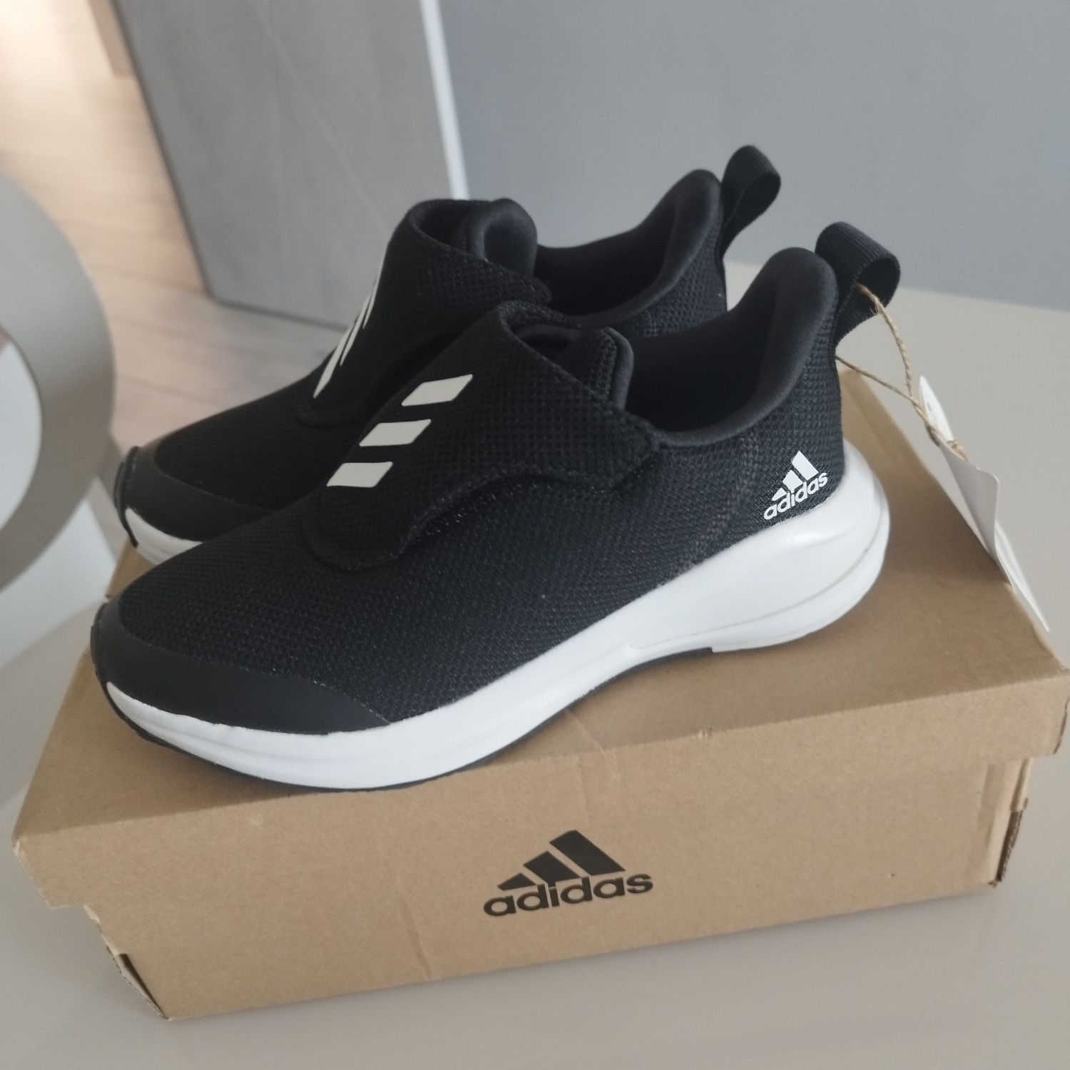Новые фирменные детские кроссовки Adidas 31р