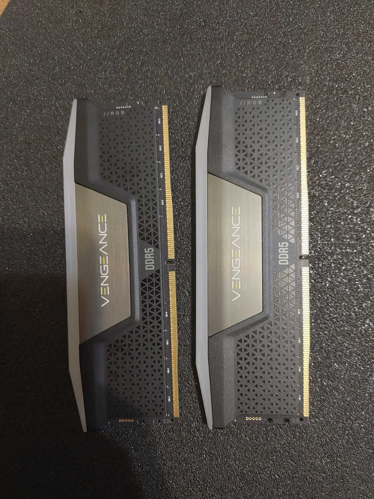 64GB DDR5 Corsair Vengance RGB, 5600MHz, CL36