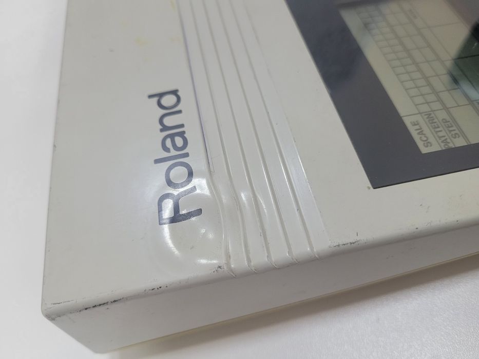 Драм машина Roland TR626