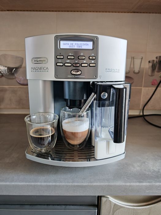 Espressor / Expresor / Aparat de cafea Delonghi Magnifica Cappuccino