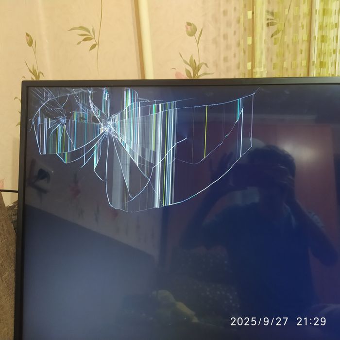 ТВ смарт с разбитым экраном