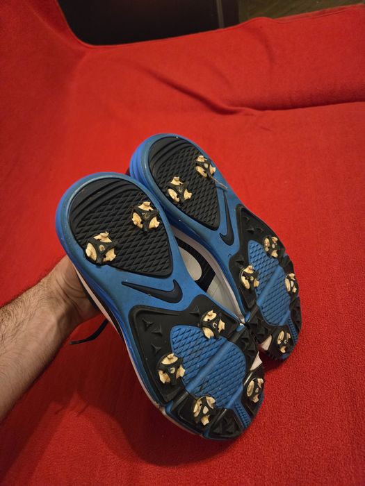Vand adidasi nike