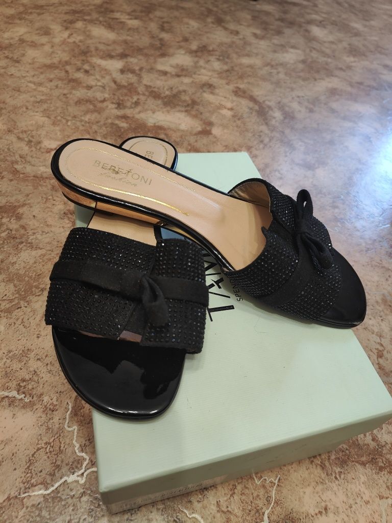 Продам летнюю обувь 40-42 размера.