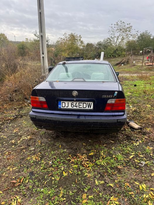 Vand  BMW E 36 pret usor negociabil