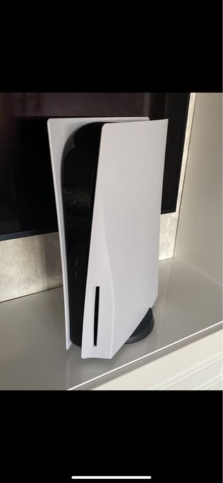 PlayStation 5 + 2 Игры (ЧеловекПаук2) + (Mortal Kombat 11l)