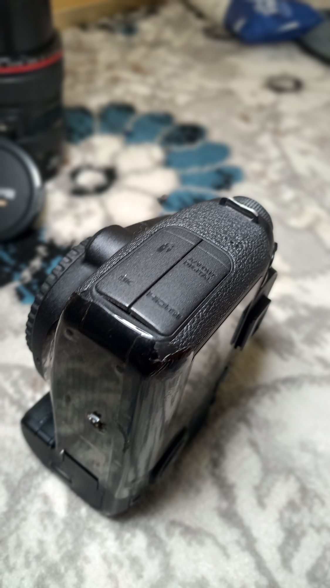 Canon 6D Yangi Ideal holatda 3 ta batareka remen va 64gb flesha
