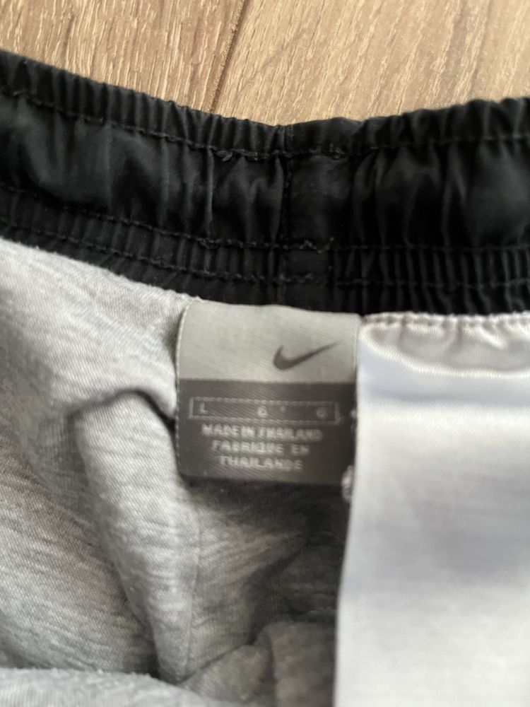 Vand pantaloni nike vintage marimea xs