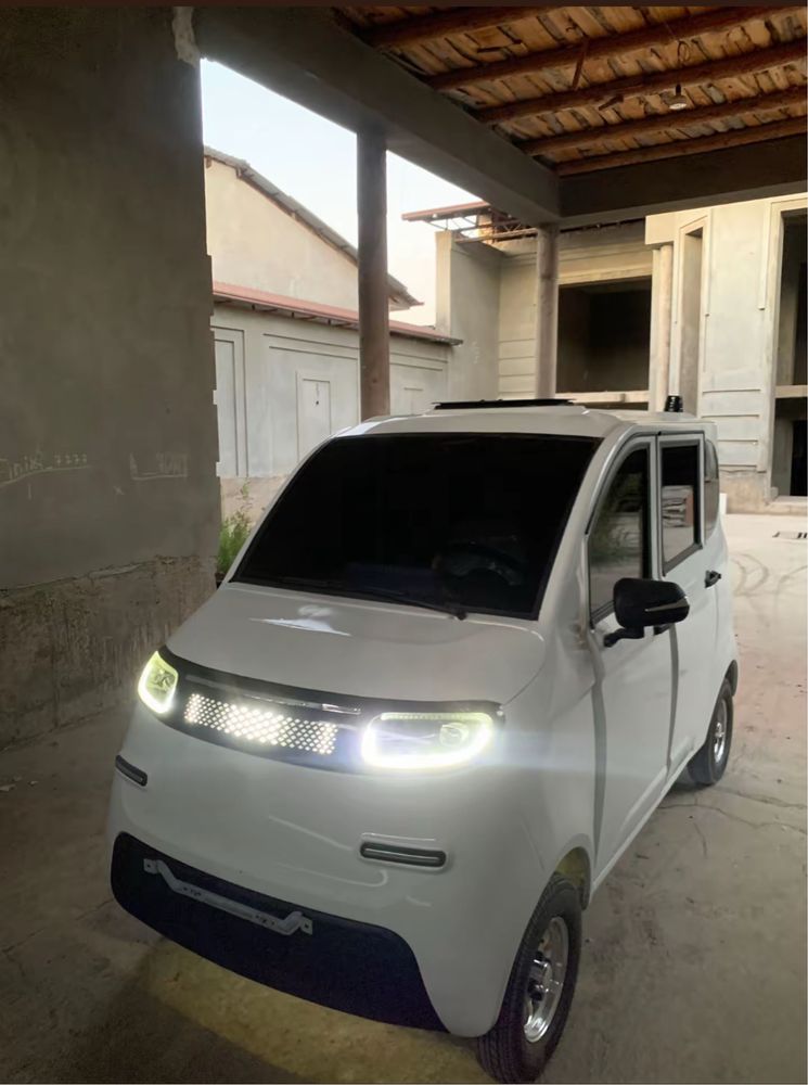 Mini car sotiladi