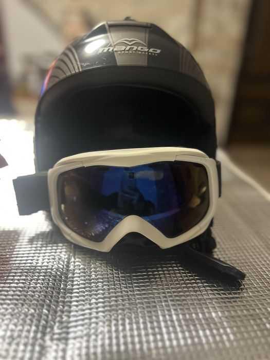 Дамска ски каска Mango с два чифта очила