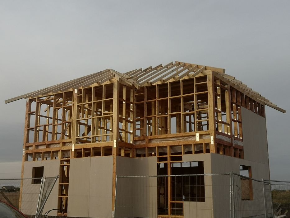 Reparatii acoperis montaj tigla metalica mansarde jgheaburi burlane