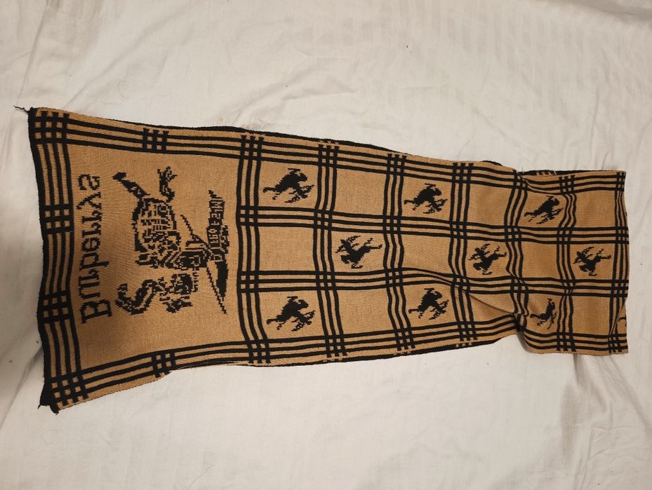 Fular Burberry cu 2 fete