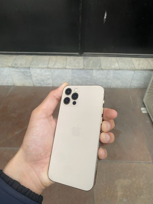 Айфон 12 про в хорошем состояние