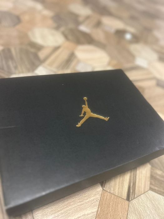 AIR JORDAN 1 MID 24.5 cm