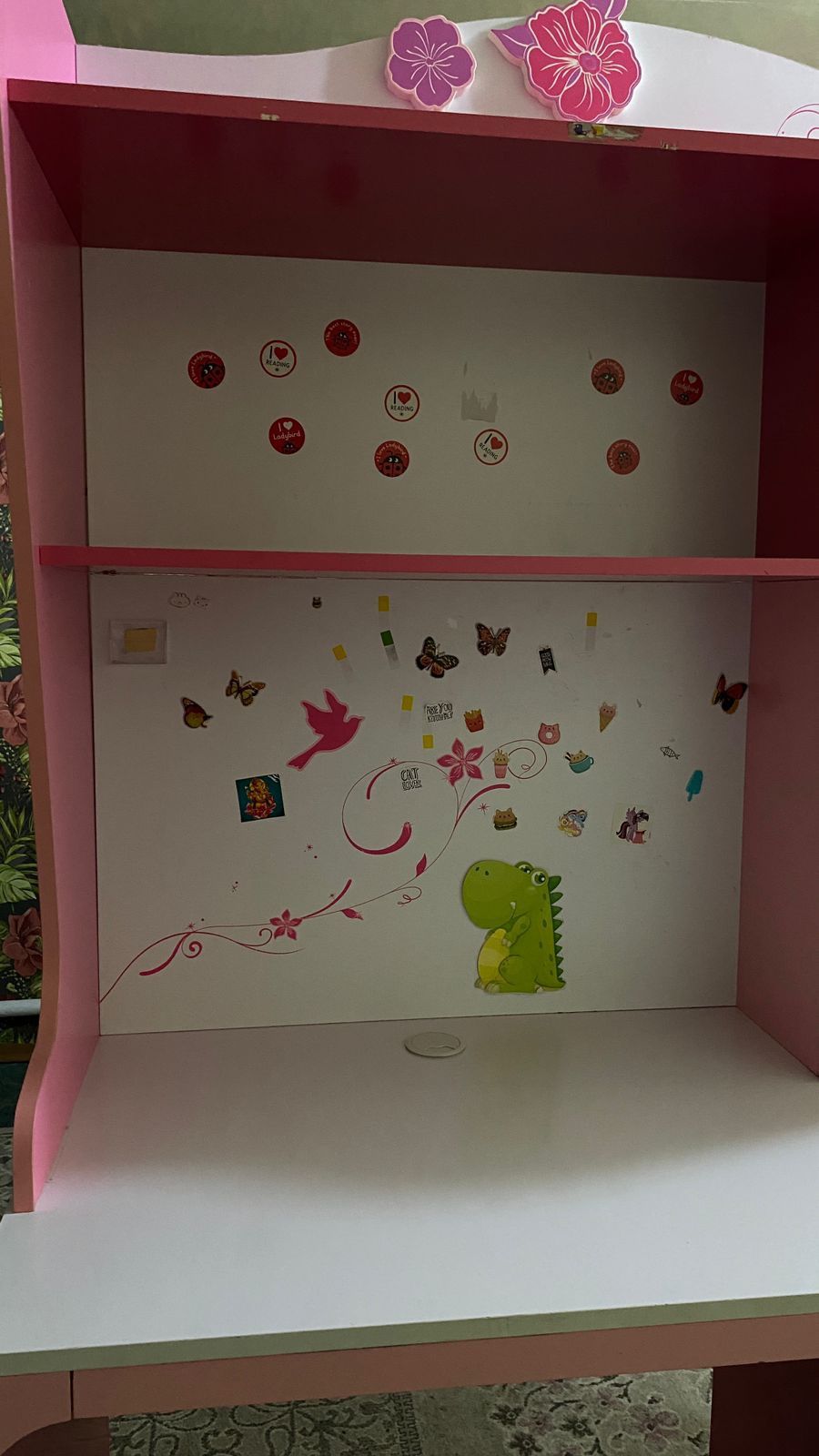 Продам детский стол стенку для девочек цвет розовый