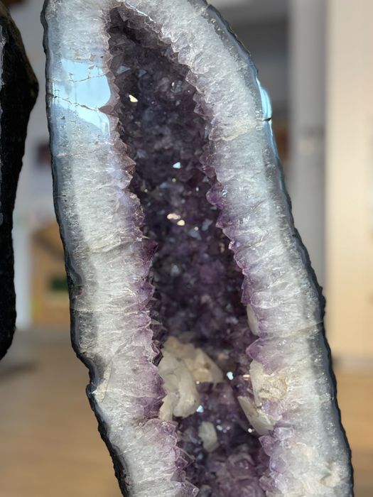 De vânzare pereche unică de geode de ametist - 85 kg -