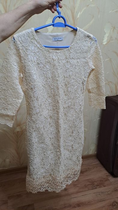 Платье очень красиво и почти новый