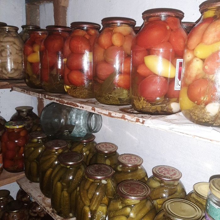Продам маринованные соленые огурцы и помидоры.