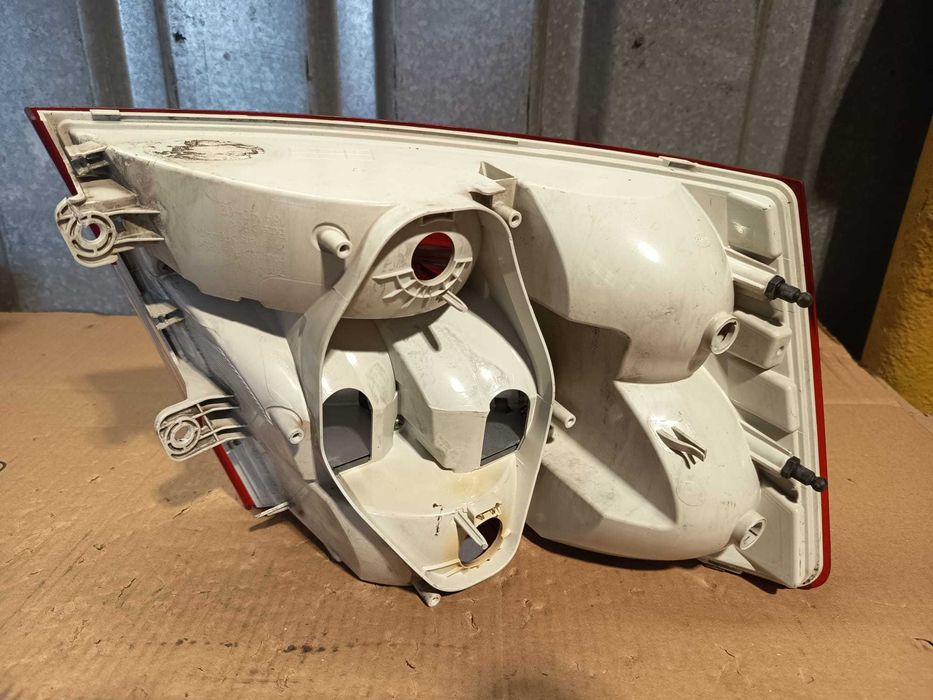 stop dreapta skoda octavia