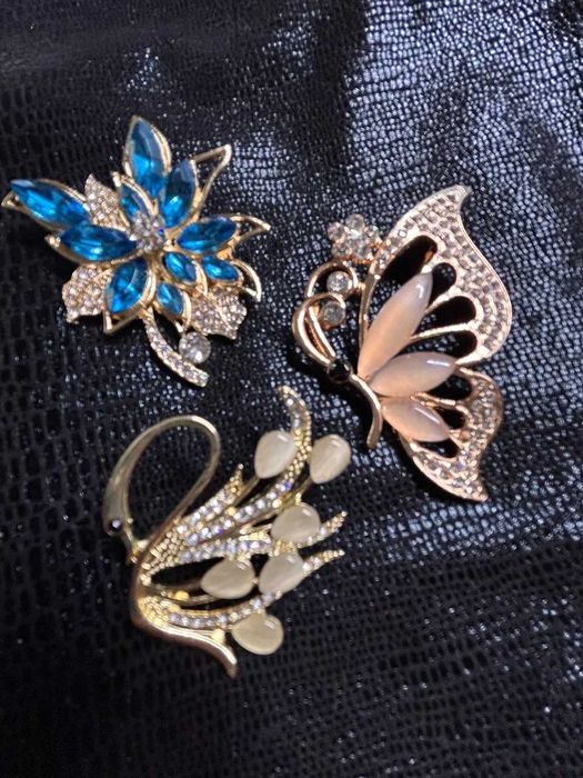 Продам броши новые